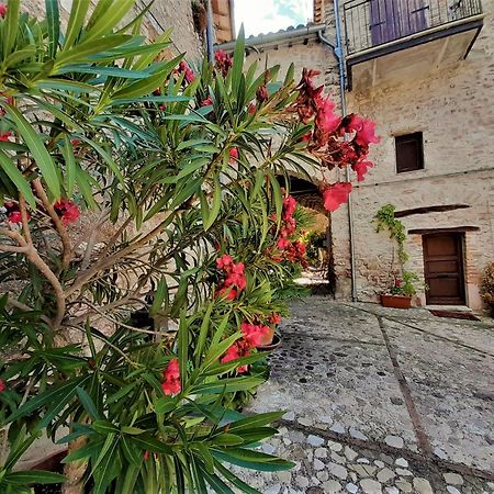 Eremo Di Santo Apollinare Lägenhet Messenano Exteriör bild